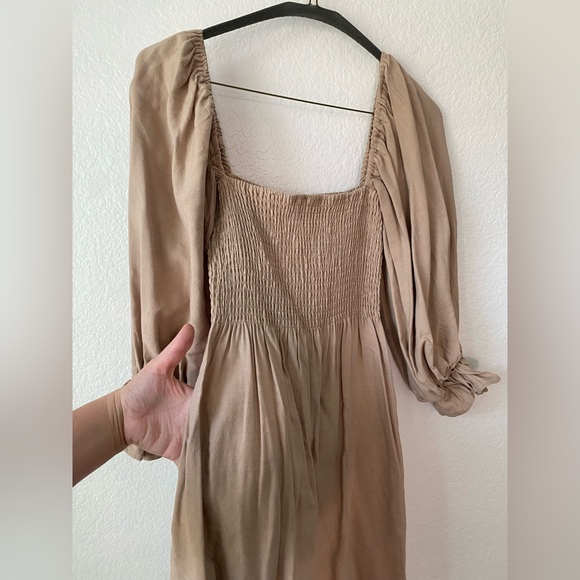 Super Cute Tan XS Kourt Dress with pockets. Stretchy top & Flowy Sleeves - Picture 4 of 5